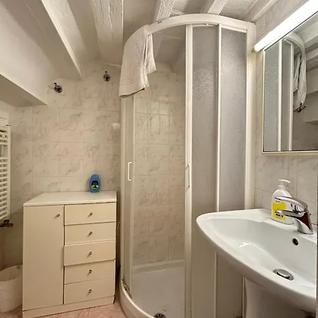 Apartment Riverside Retreat By Florencehospitality Com Florence